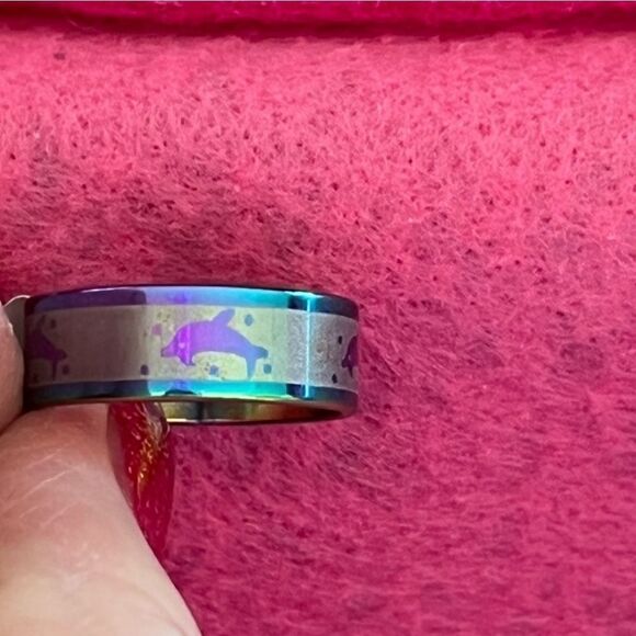 NWT Beautiful Stainless Steel Iridescent Rainbow Dolphin Ring Sz 8.5 - Picture 5 of 6